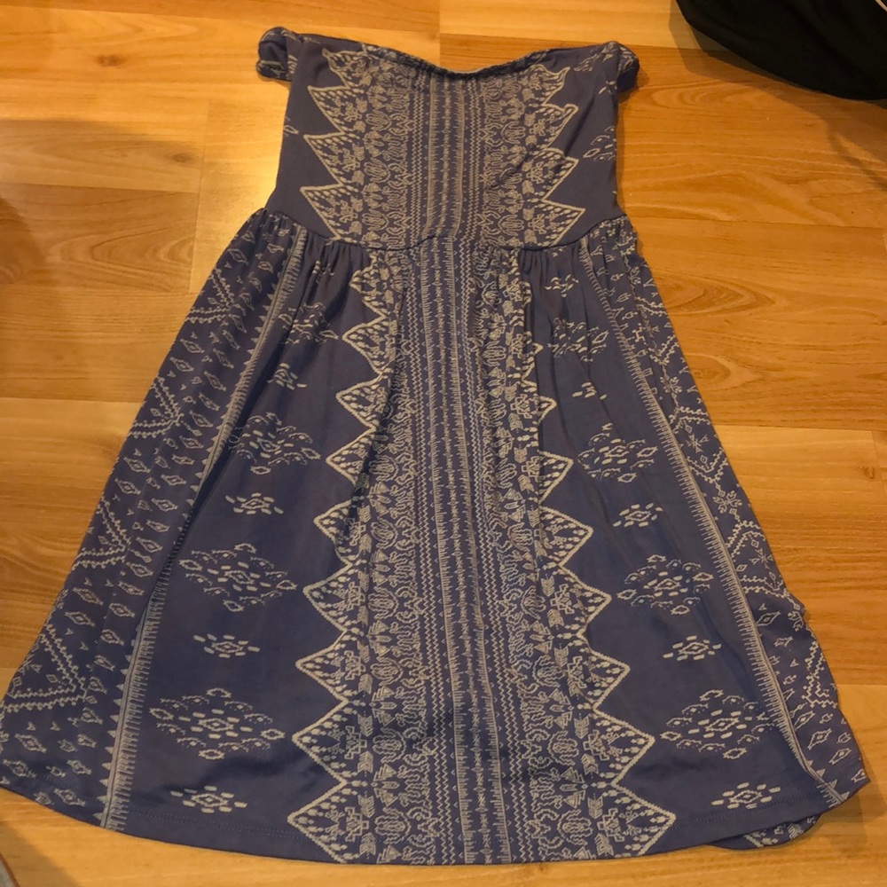 BEAUTIFUL BLUE AND WHITE STRAPLESS DRESS